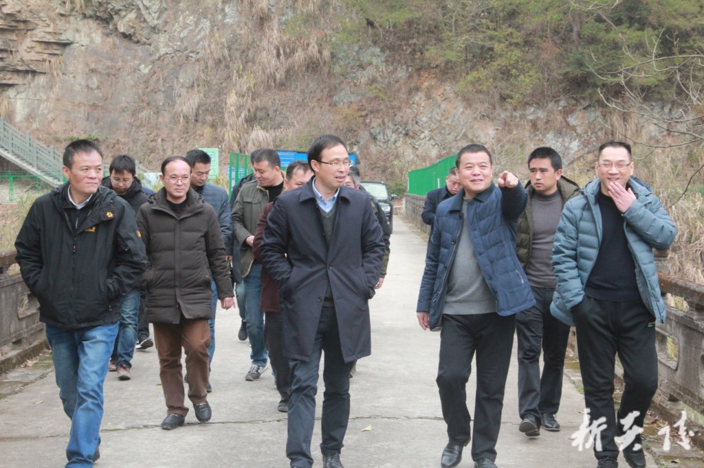 文专文带队开展巡河工作1