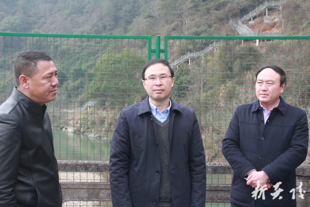 文专文带队开展巡河工作2