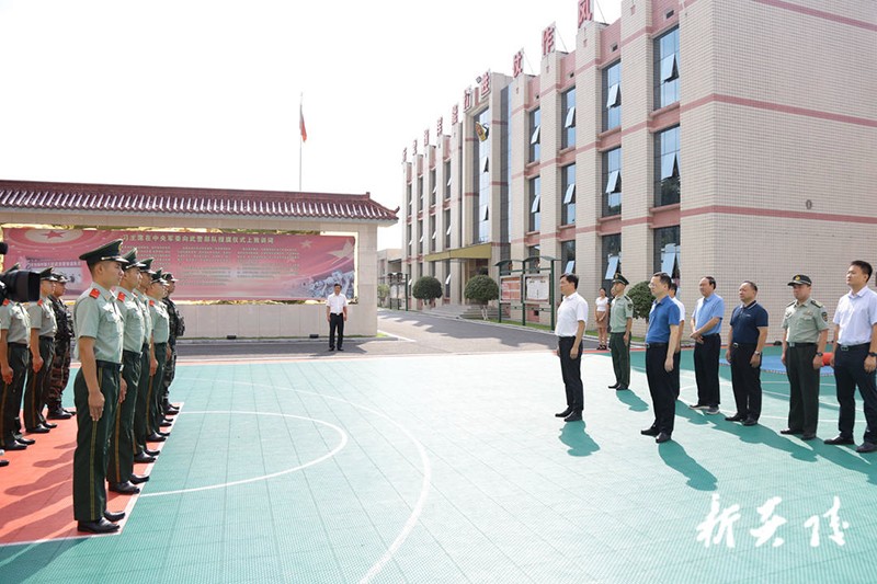 县领导看望慰问驻炎部队官兵和消防救援人员1