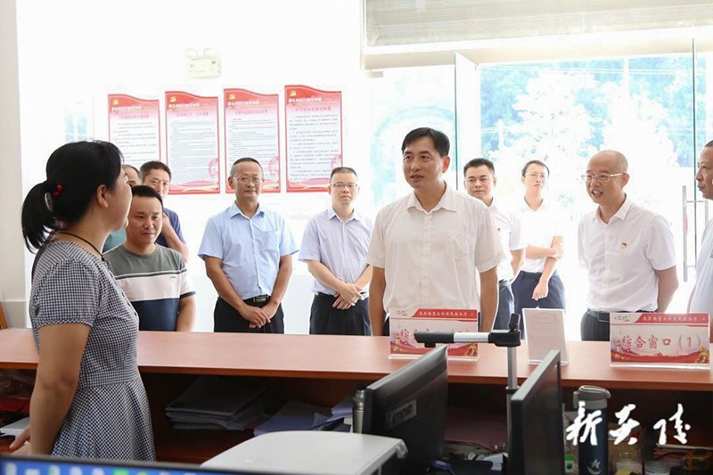 尹朝晖在鹿原镇调研乡村振兴2