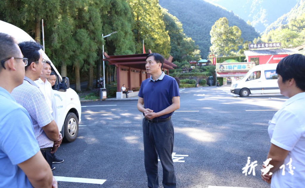 尹朝晖在景区矿区督查安全生产时强调2