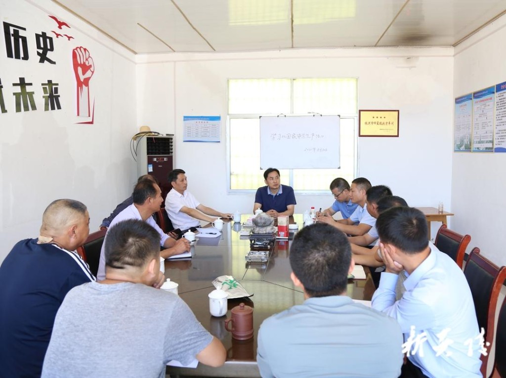 尹朝晖在景区矿区督查安全生产时强调3