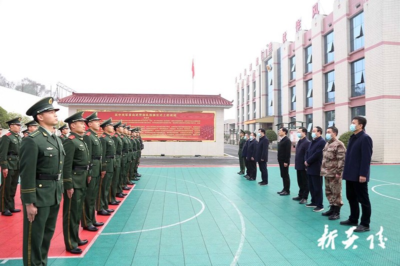 县领导看望慰问驻炎部队官兵和消防1