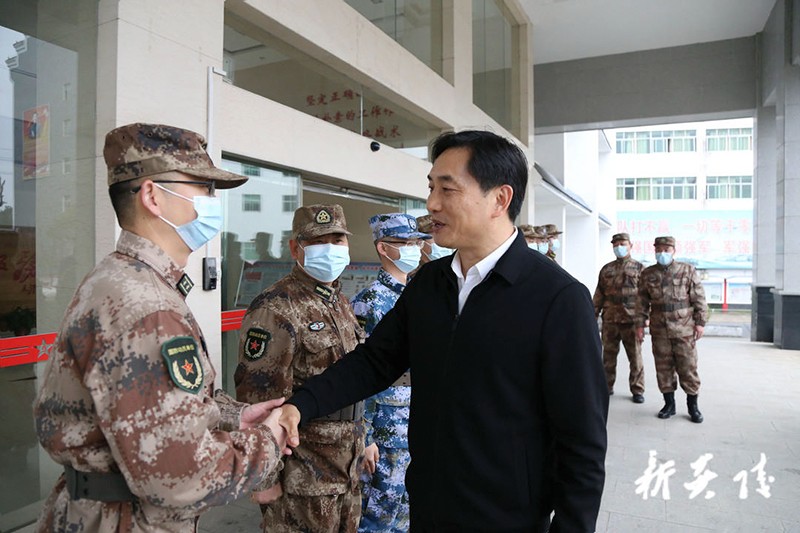 县领导看望慰问驻炎部队官兵和消防2