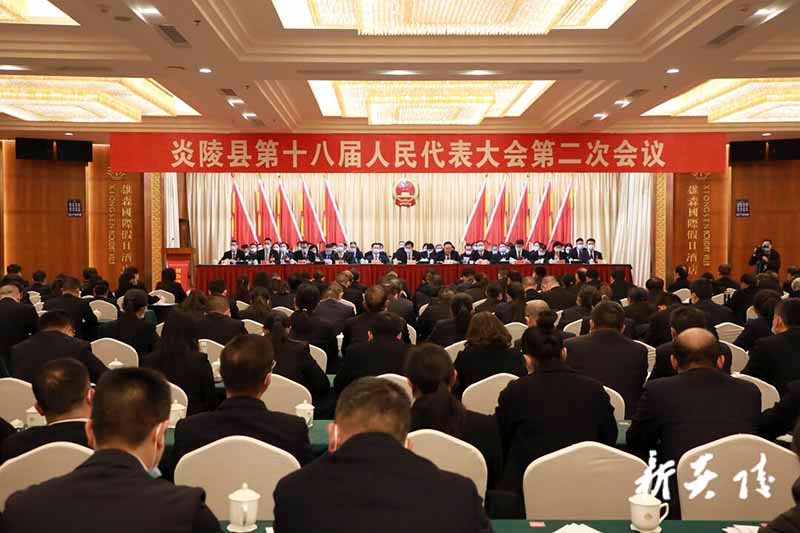 大会第二次会议胜利闭幕1