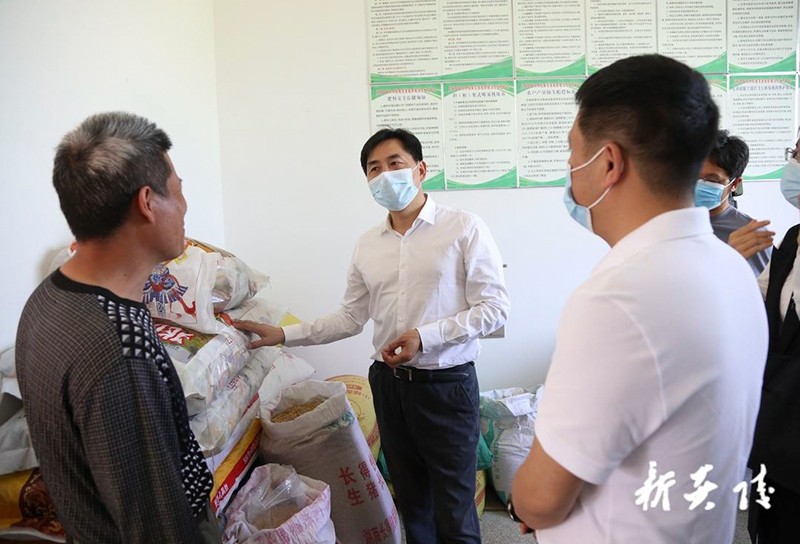 尹朝晖在霞阳镇调研春耕备耕工作2