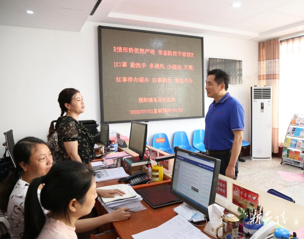 尹朝晖在霞阳镇督导调研创文工作2