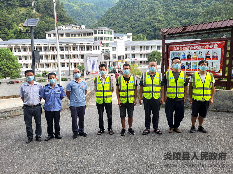 策源学校开学日交通安全