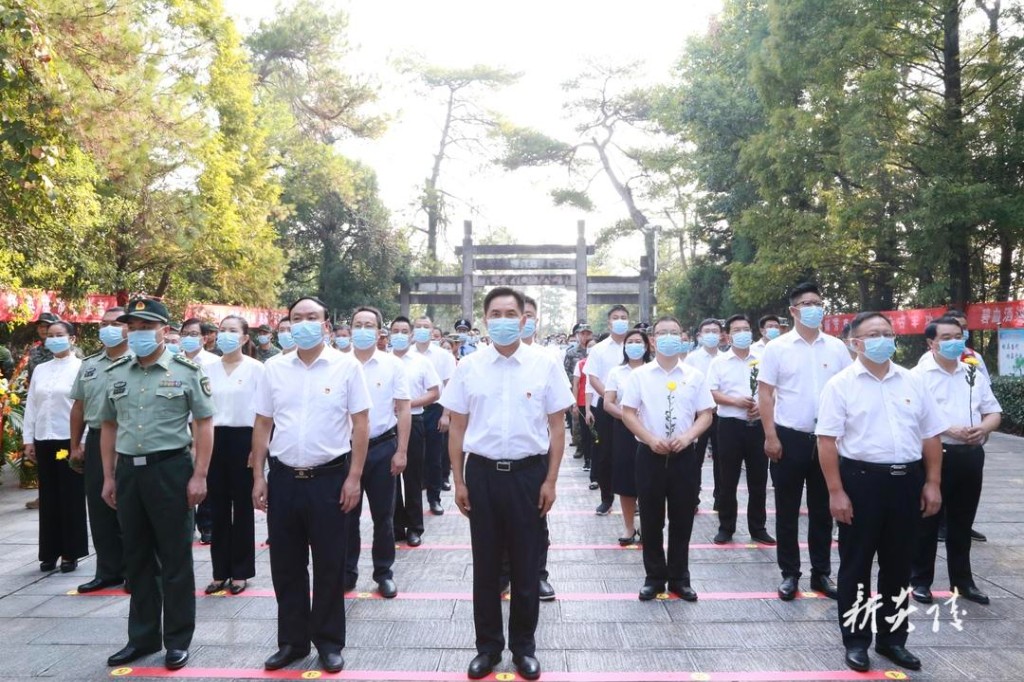 炎陵县举行烈士纪念日活动1