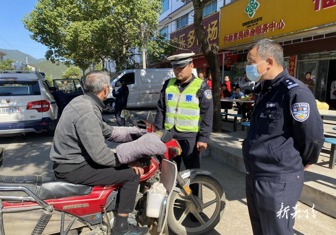 十都镇开展“一盔一带”专项整治行动