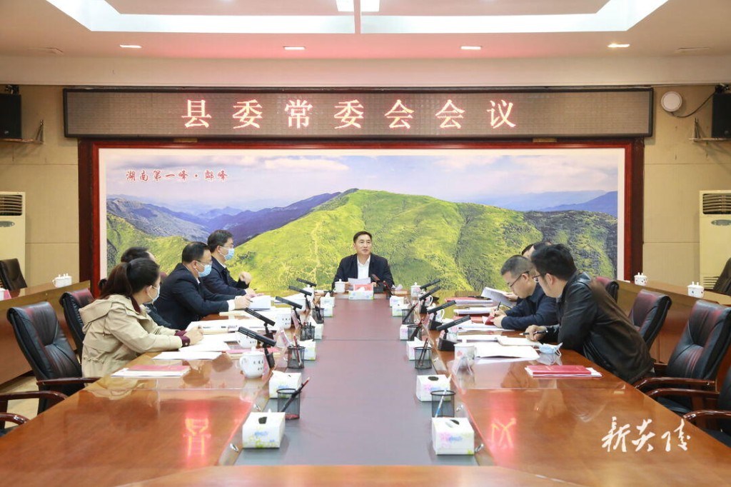 尹朝晖主持召开县委常委会会议 研究部署学习宣传贯彻党的二十大精神等工作