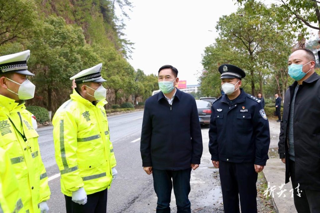 尹朝晖出席S205鹿原至船形路面改善工程通车仪式并督导春运工作2