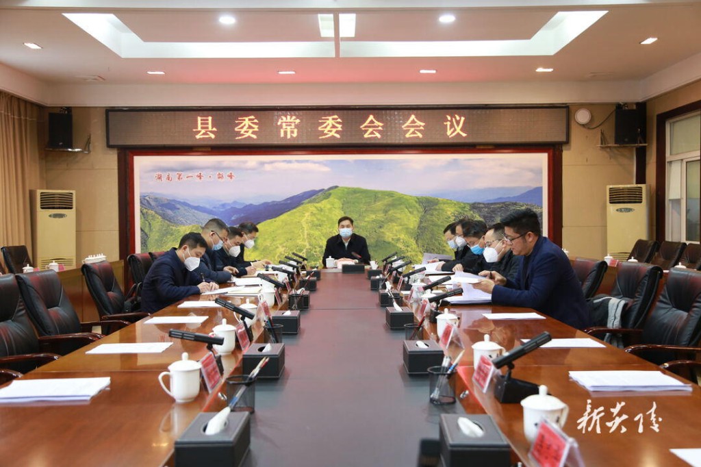 听取五个党组工作情况汇报