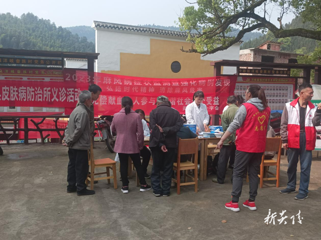 十都镇开展“关爱皮肤健康”义诊活动