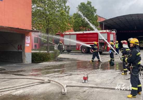 县消防大队前往医院、厂房开展熟悉演练工作