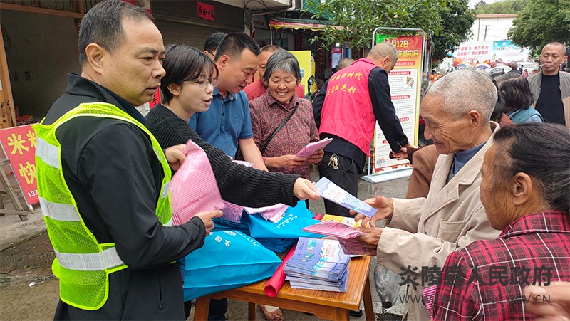 垄溪乡:开展全国第15个“防灾减灾日”宣传活动