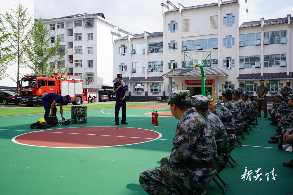 县消防大队前往县人武部开展消防安全知识和消防技能培训