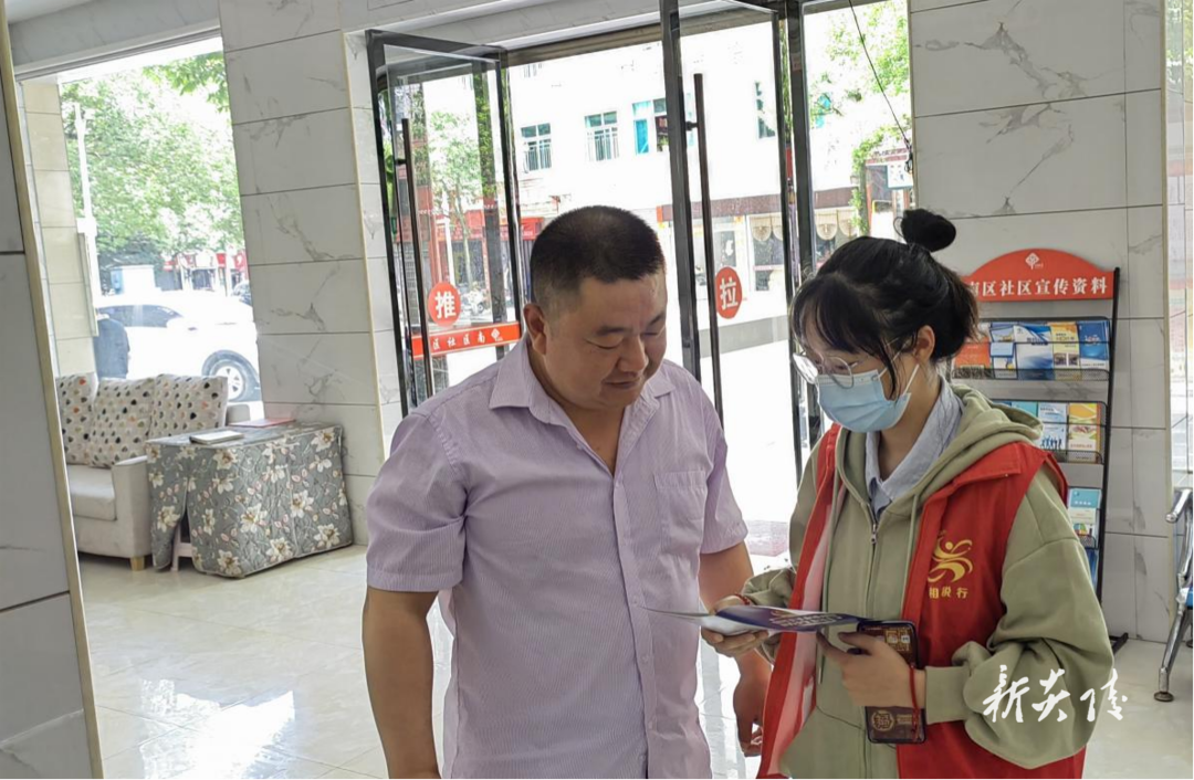 县税务局开展税收宣传进社区活动