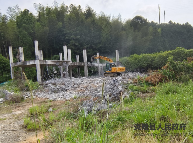 霞阳镇:开展打非治违,助推耕地恢复