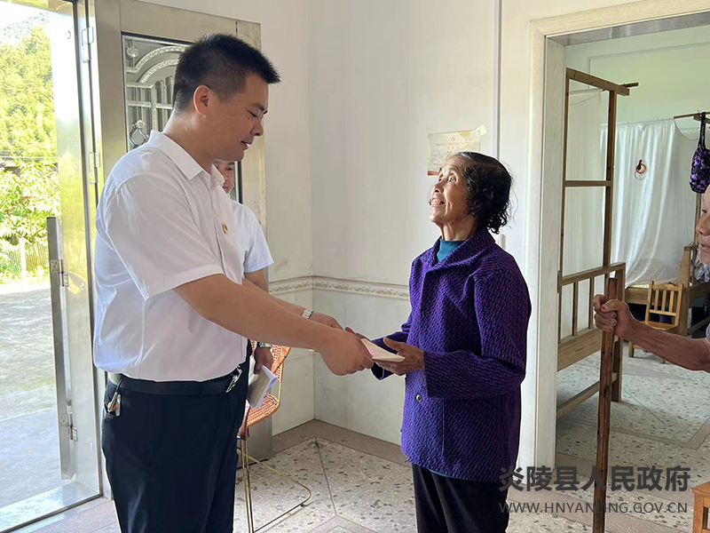 下村乡:七一慰问送温暖 真情关怀暖人心