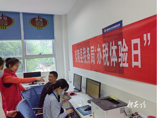 县税务局开展“办税体验日”活动