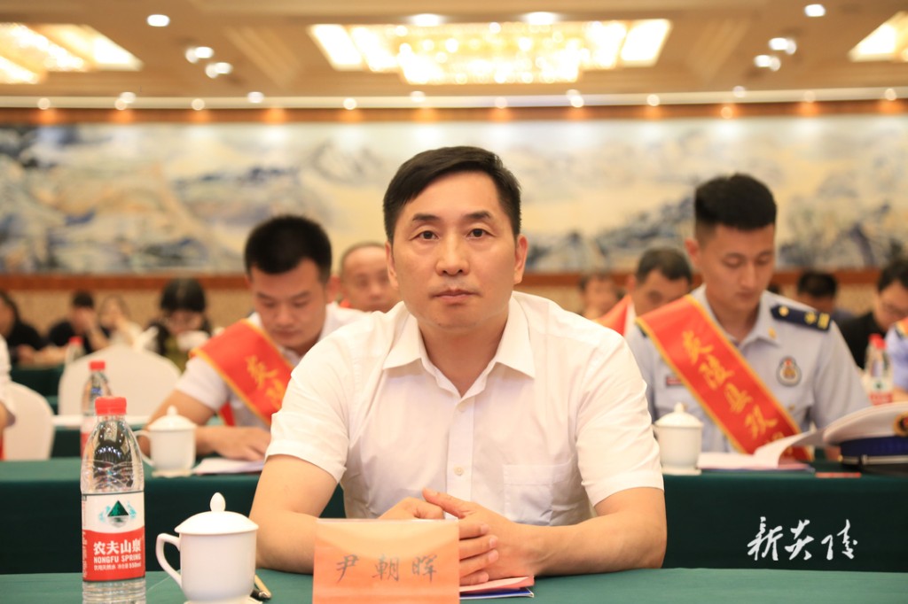 炎陵县召开双拥模范单位(个人)和优秀退役军人表彰大会1