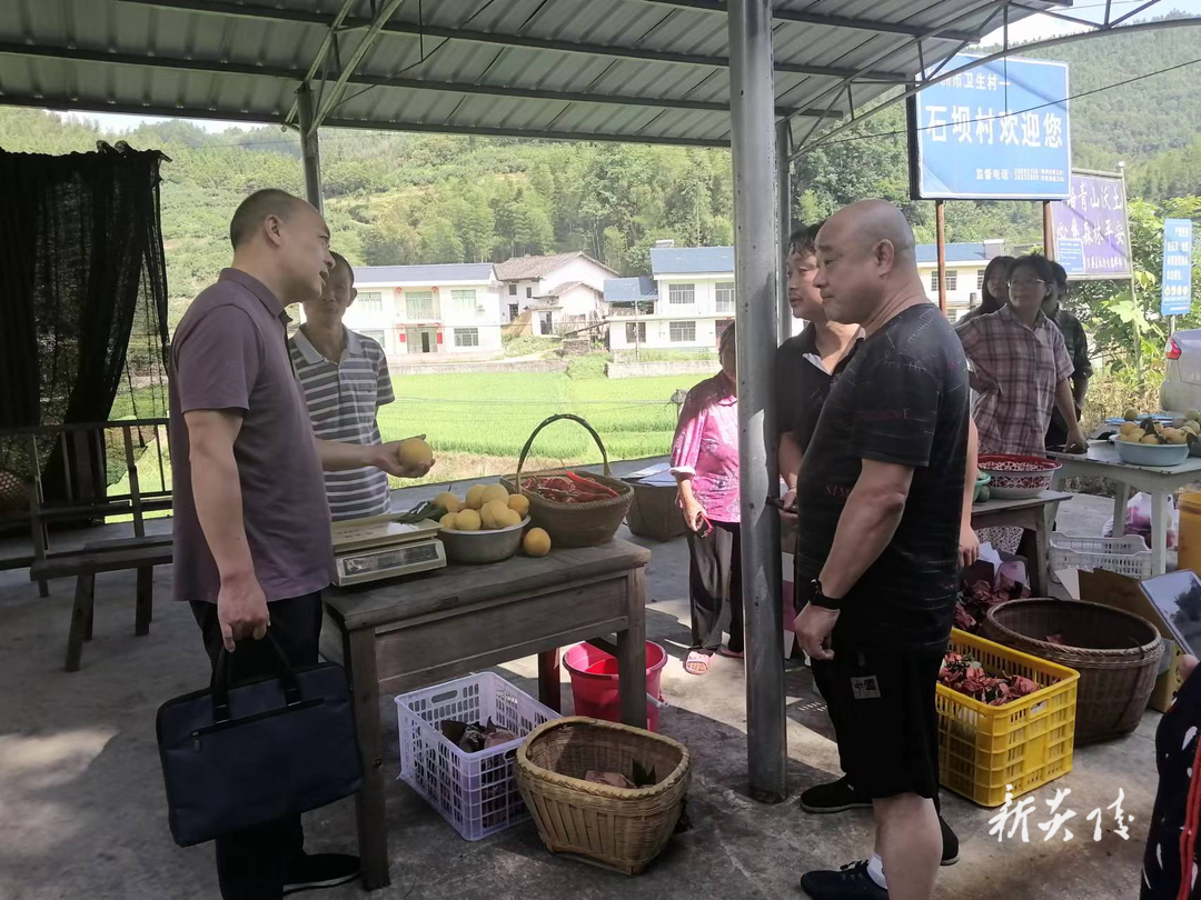 县交通运输局党建结对助桃农