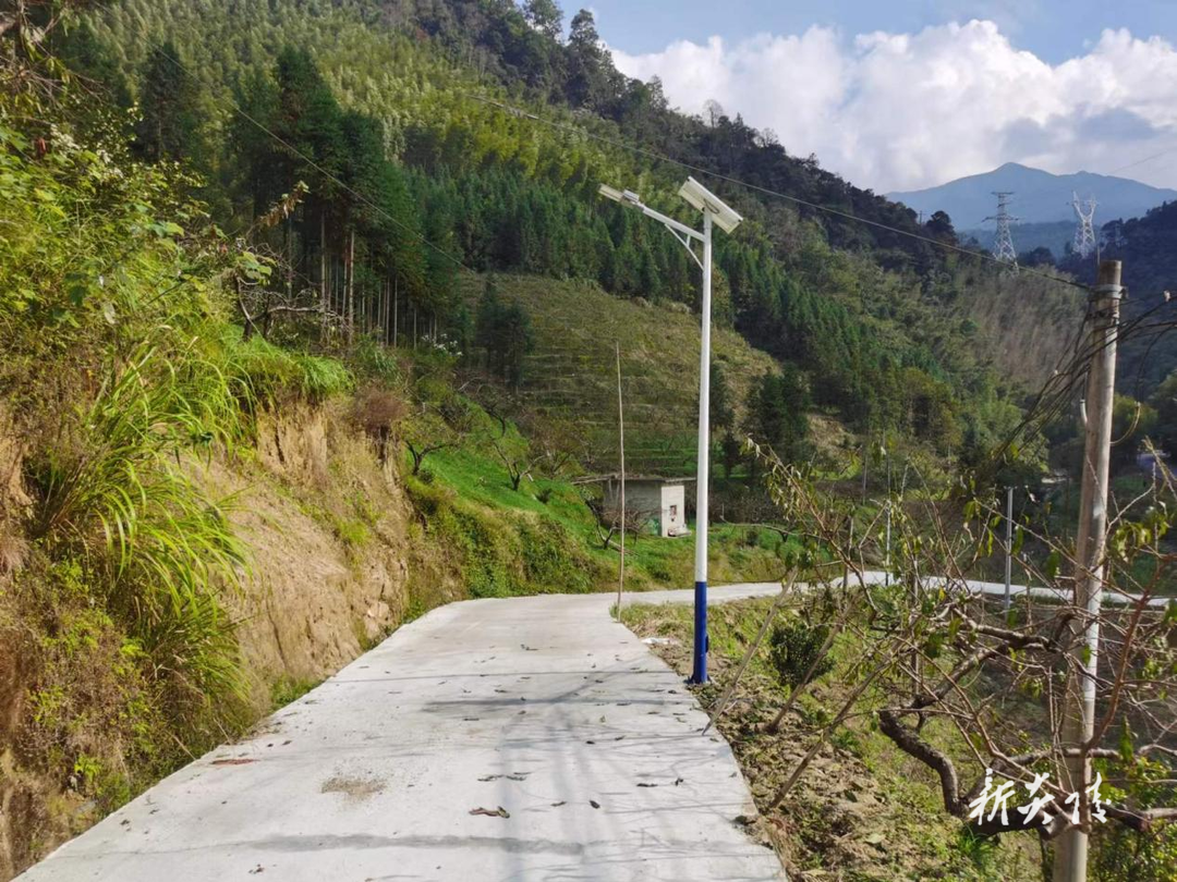 中村瑶族乡:不忘桑梓念真情 盏盏明灯照乡亲