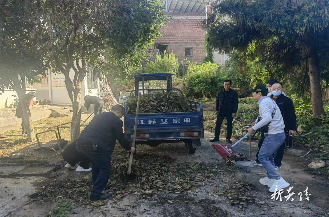 县档案馆:服务群众零距离 立足岗位作贡献