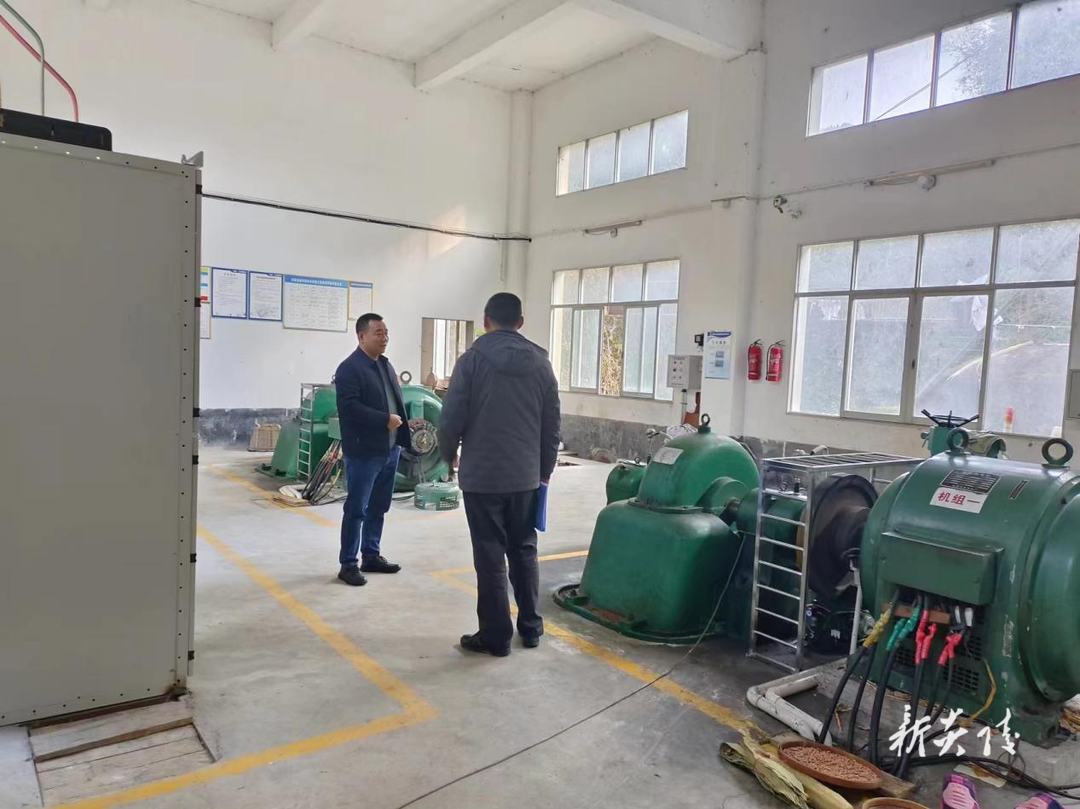 垄溪乡开展生态环境巡查