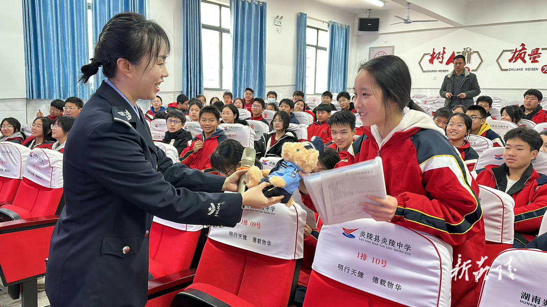 炎陵中学开展法治安全教育讲座活动