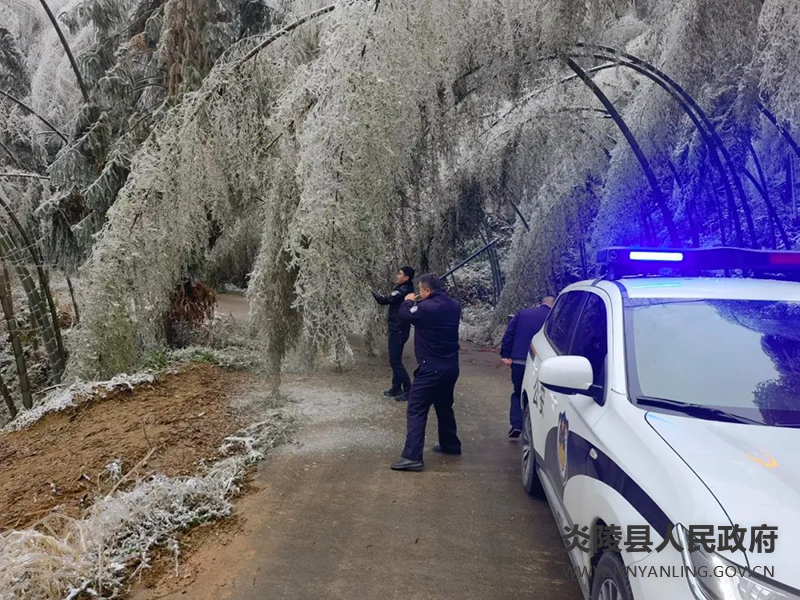 “初雪”如期而至,“雪警”守护平安2