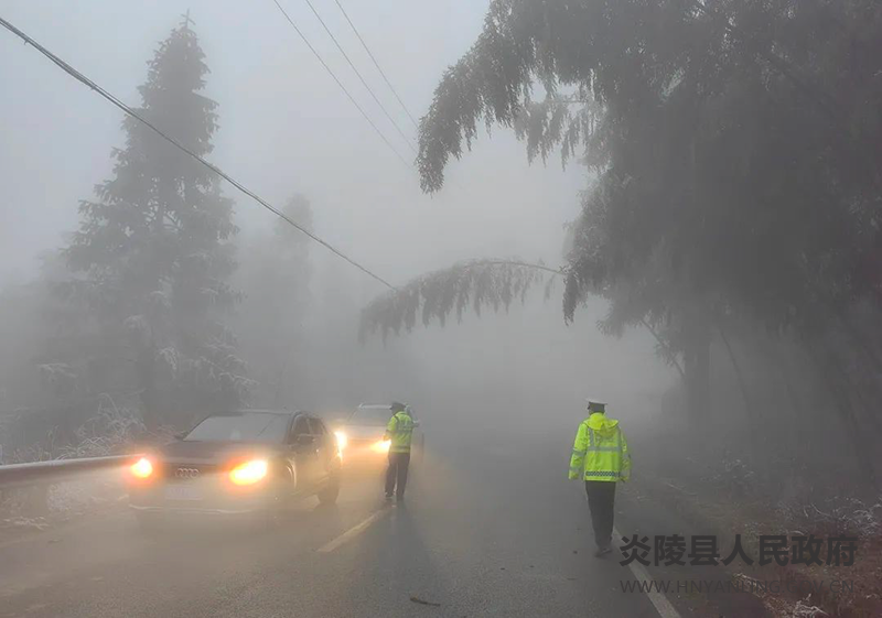 “初雪”如期而至,“雪警”守护平安3