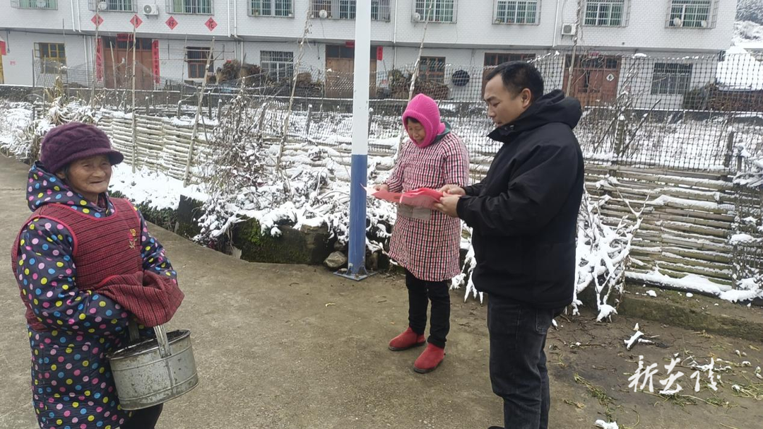 中村瑶族乡:“敲门行动”暖人心