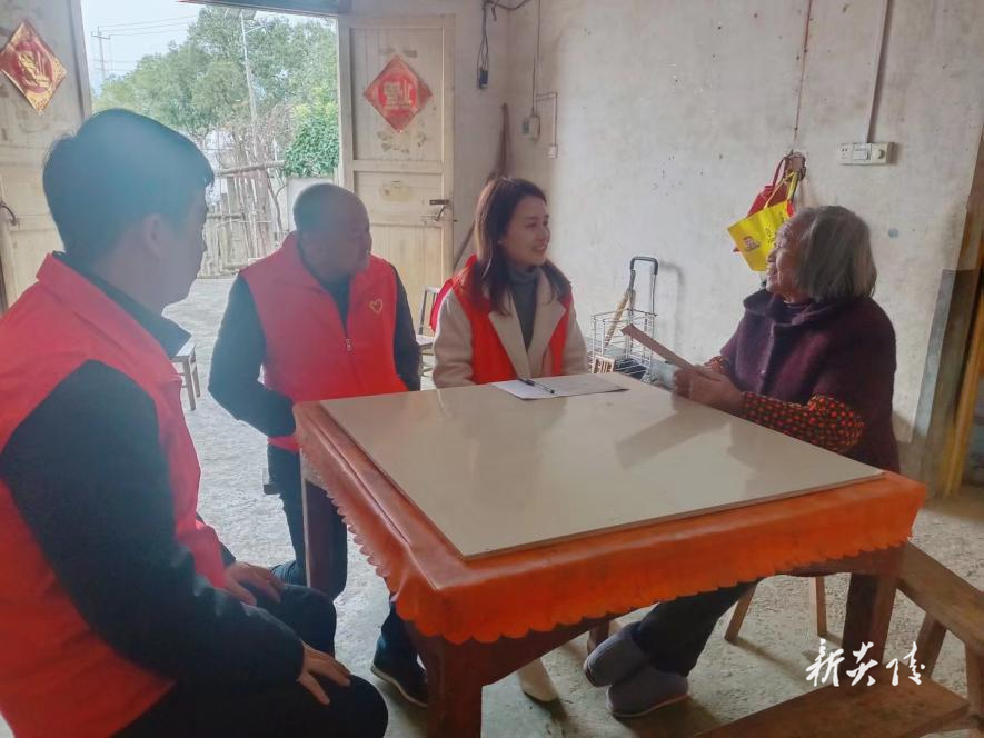 鹿原镇开展“送温暖·暖人心”慰问活动