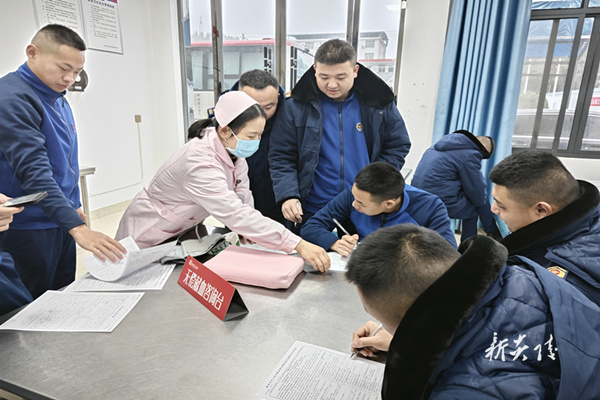 县消防救援大队无偿献热血