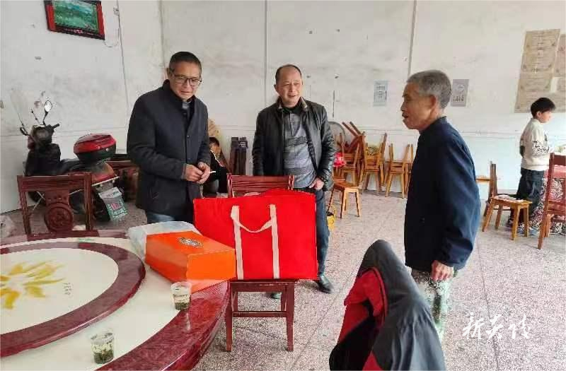 策源乡:走访探望特困户 真情关爱暖人心