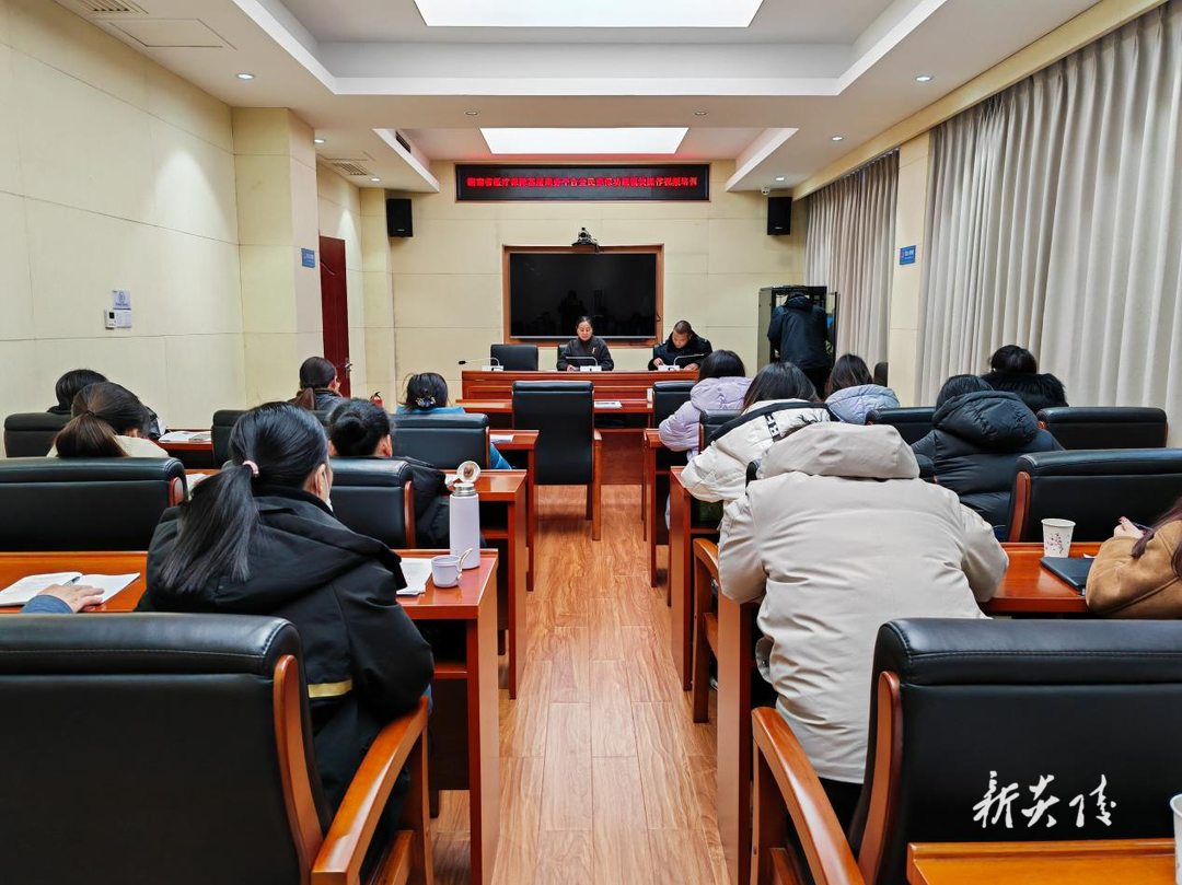 县医疗保障局开展基层服务平台全民参保功能操作培训