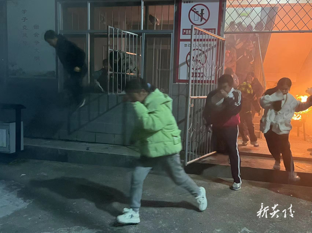 十都镇多措并举守护校园安全