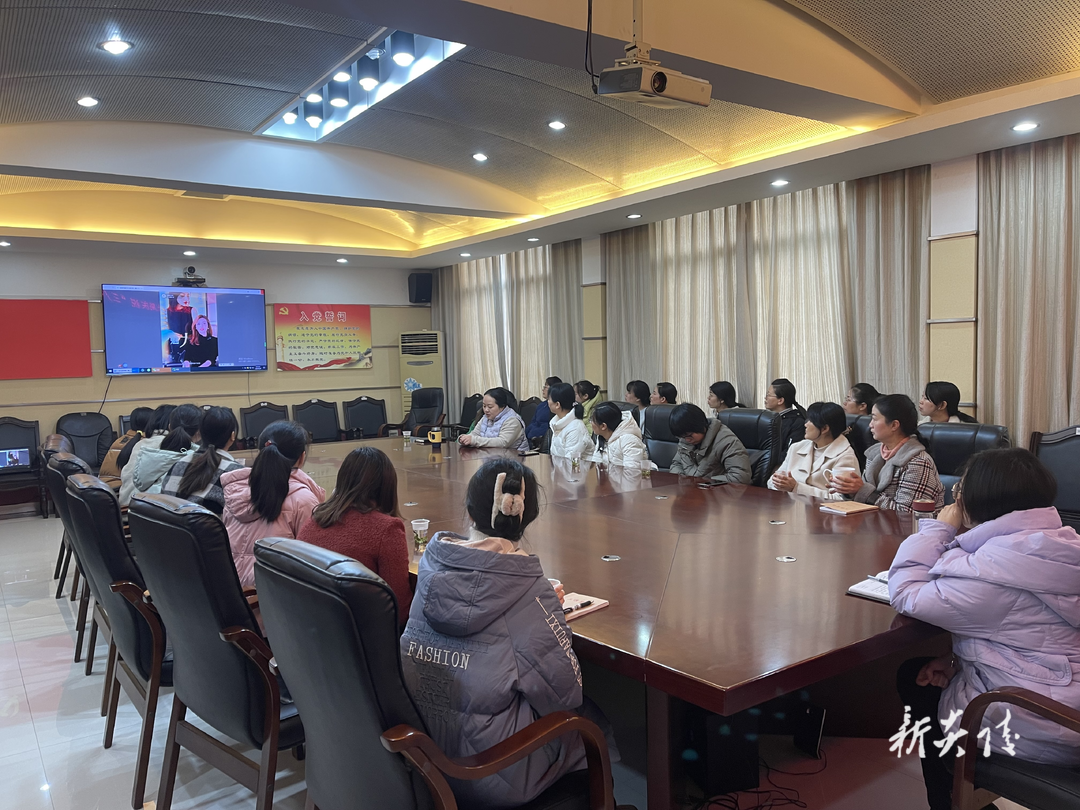 县人社局开展庆“三八”国际妇女节 形象美学知识讲座活动