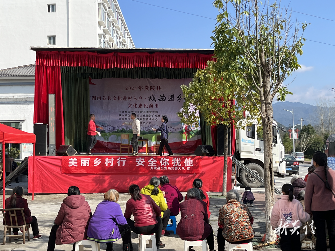 霞阳镇:送戏下乡传文明 文化惠民零距离
