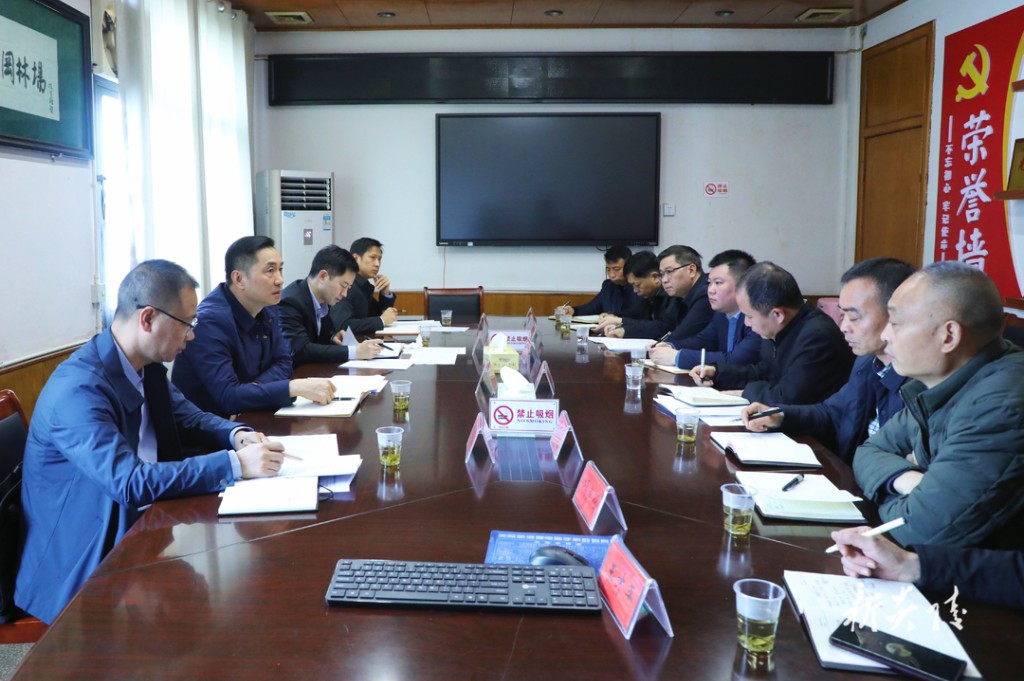 尹朝晖到青石冈国有林场调研时强调：坚定践行习近平生...