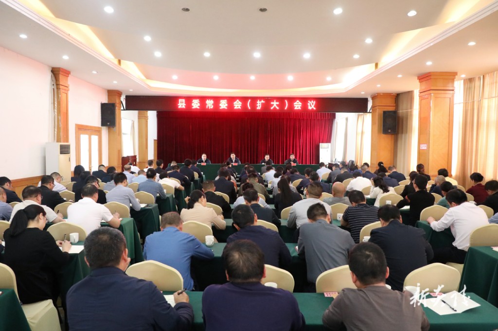 县委常委会(扩大)会议召开:坚定不移沿着习近平总书记指引的方向前进 不断开创现代化新炎陵建设新局面