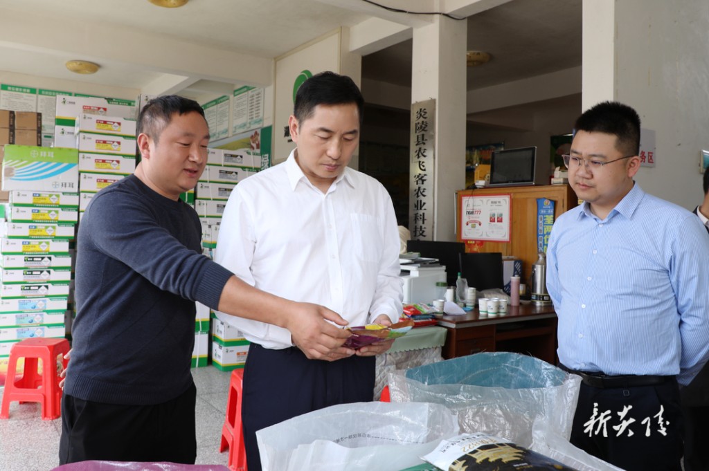 尹朝晖赴乡镇调研督导春耕备耕工作