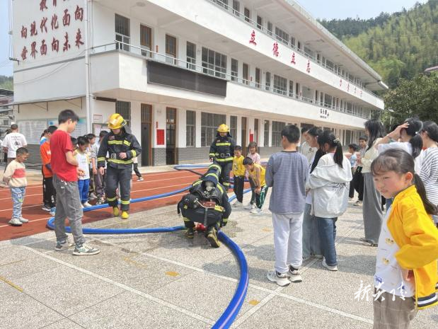 县消防救援大队在沔渡镇石洲学校开展消防培训1