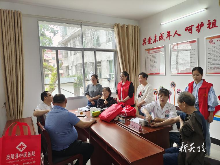 霞阳镇开展“传承中医文化,传递健康生活方式”义诊活动