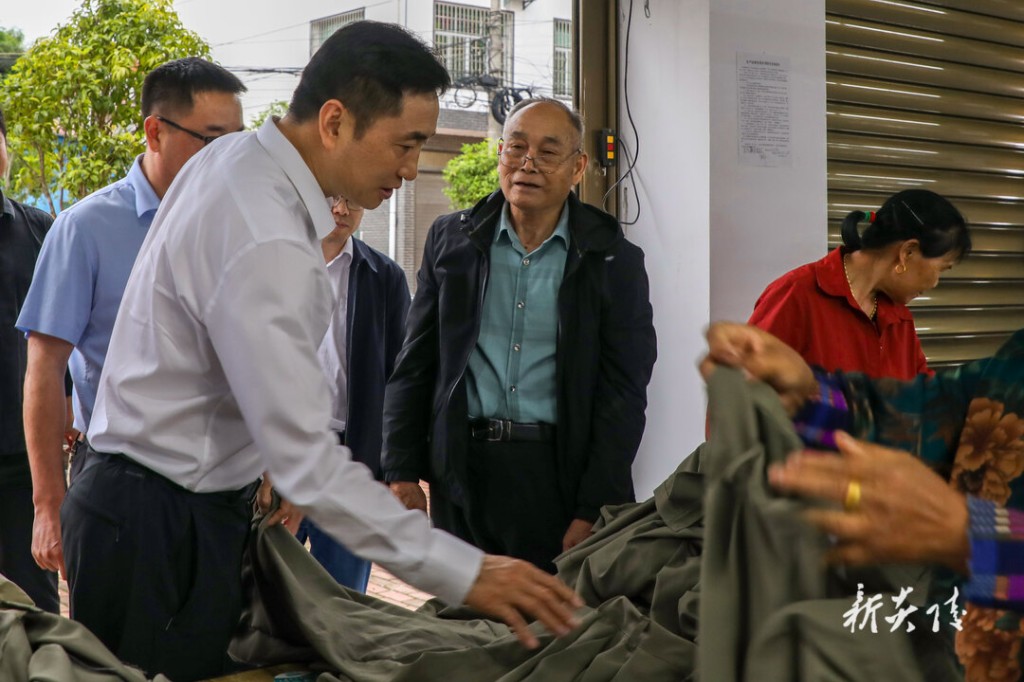 尹朝晖督导“五一”假期前安全生产,调研河长制、生态环保等工作