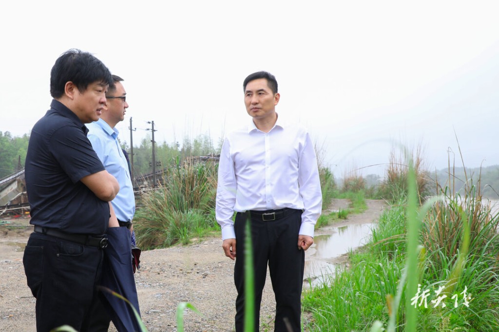 尹朝晖督导“五一”假期前安全生产,调研河长制、生态环保等工作1