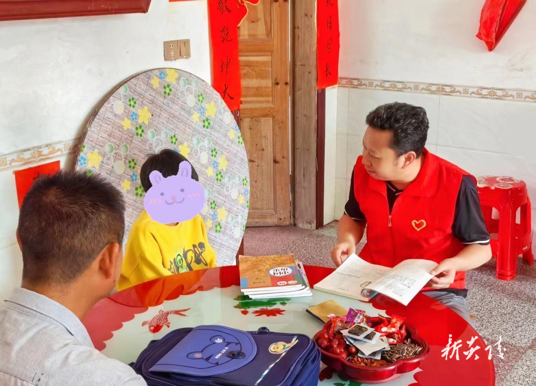 水口镇:联系关爱留守儿童 人大代表在行动