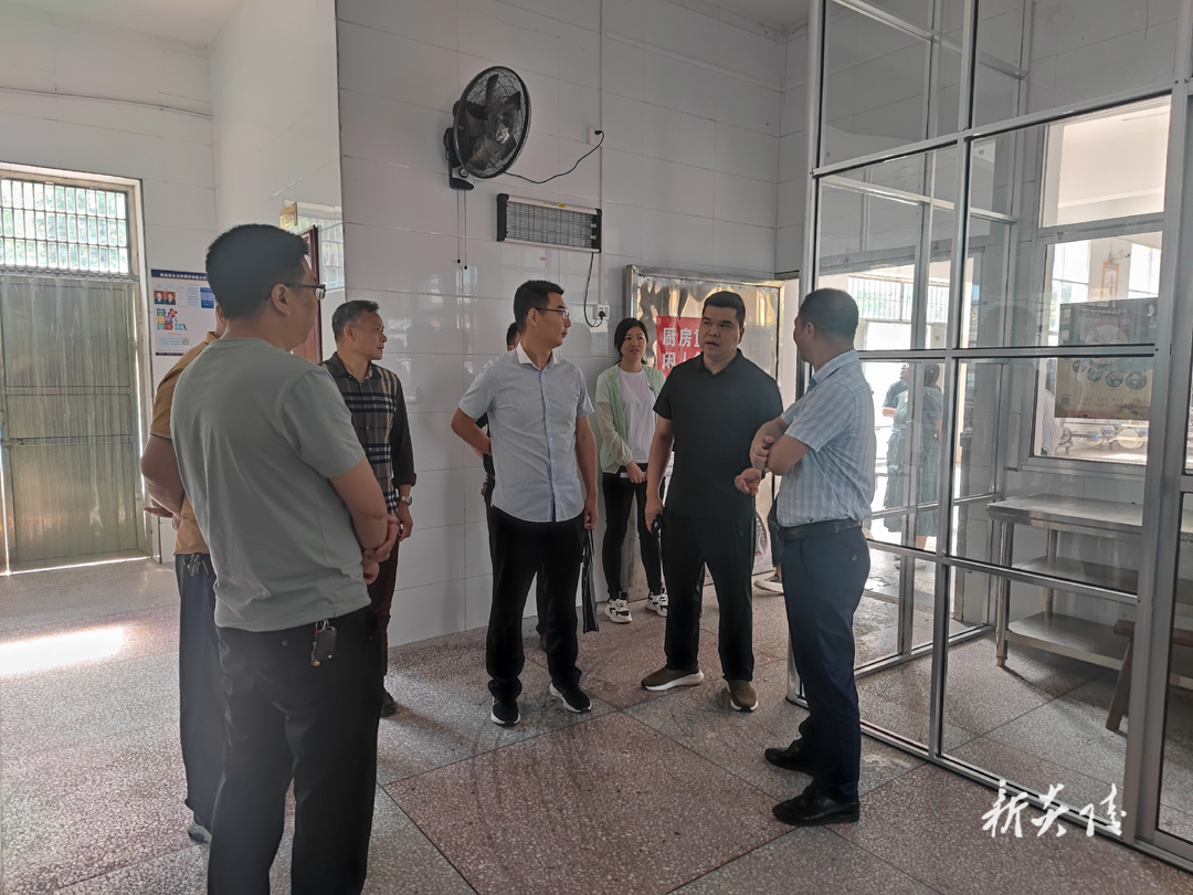 船形乡开展“法治护安人大行”活动